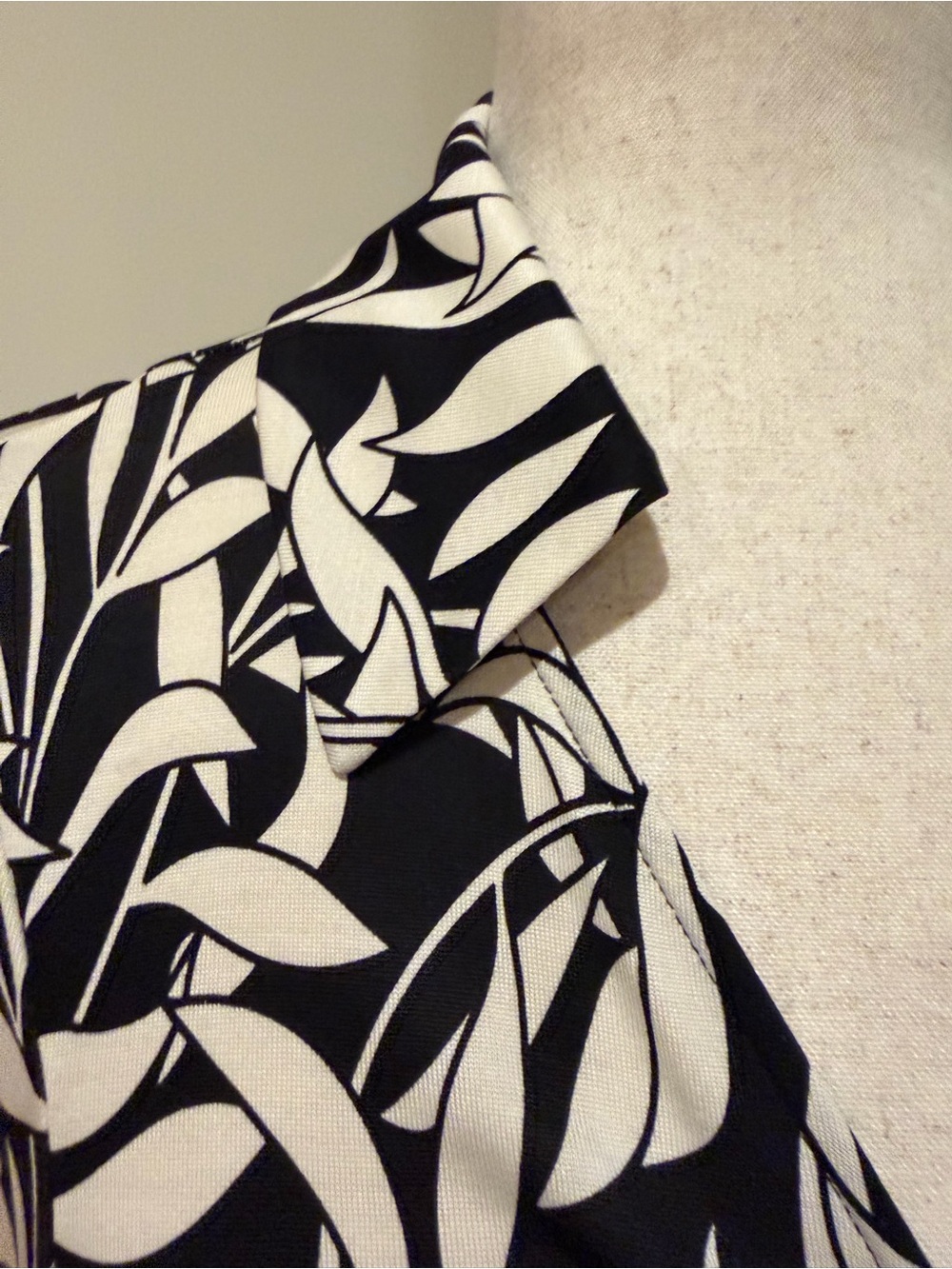 Diane Von Furstenberg Black and Cream Leaf-Print Silk Midi Wrap Dress - Picture 3 of 14
